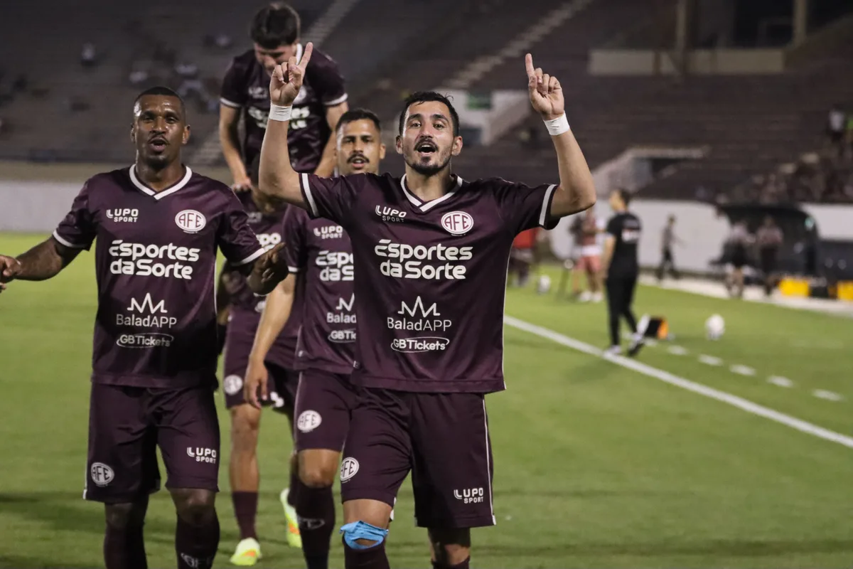 Herói da Ferroviária, Barreto vive "noite especial" e quase fica fora de jogo por lesão
