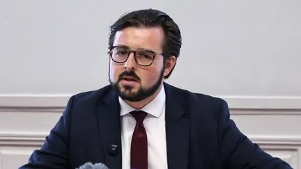Le député Philippe Brun dépose un référé pour être réintégré au PS et à la primaire, après sa suspension pour "violences"