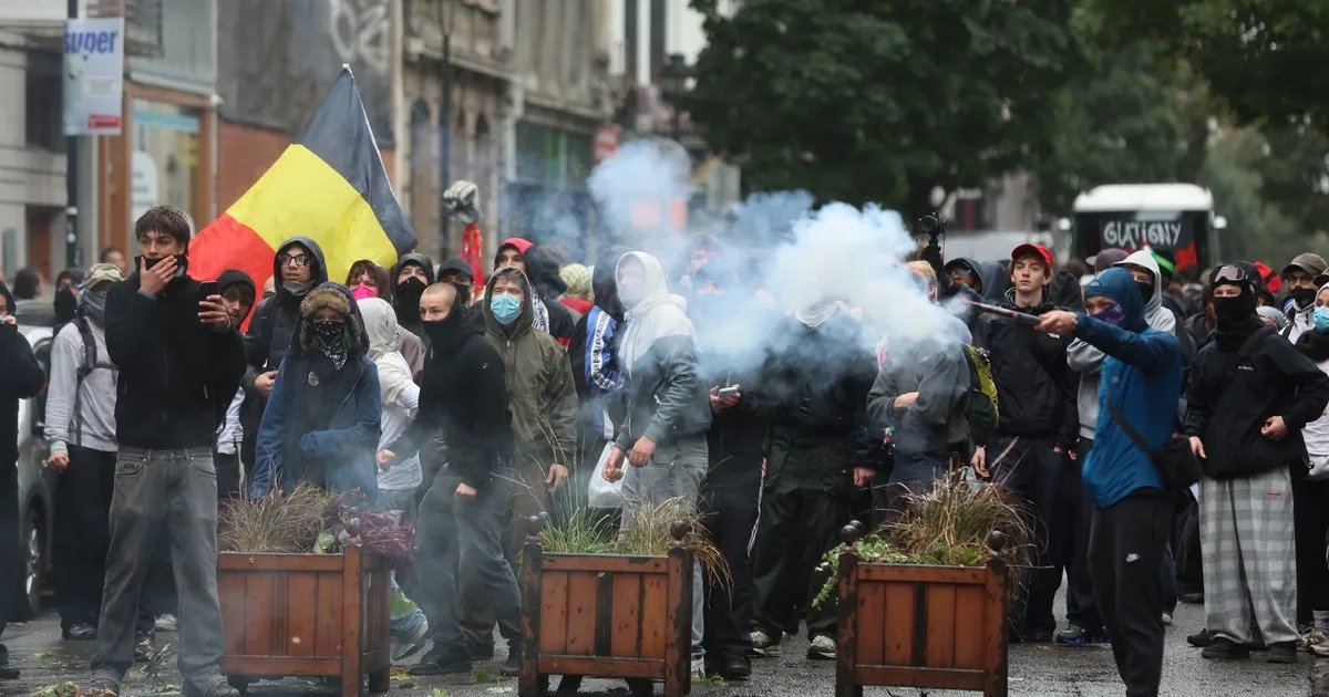 Enfrentamientos y disturbios en Bruselas durante una protesta masiva contra la austeridad