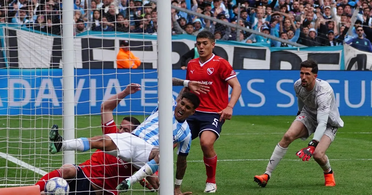 La prueba de Olé: fue gol de Zaracho en el clásico de Avellaneda