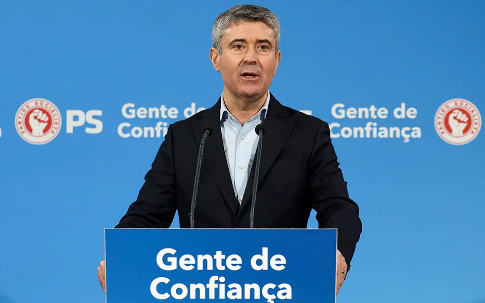 Carneiro acusa Montenegro de tentar branquear caos nos exames nacionais