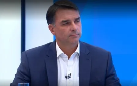 A promessa feita por Flávio Bolsonaro sobre o fim da escala 6×1