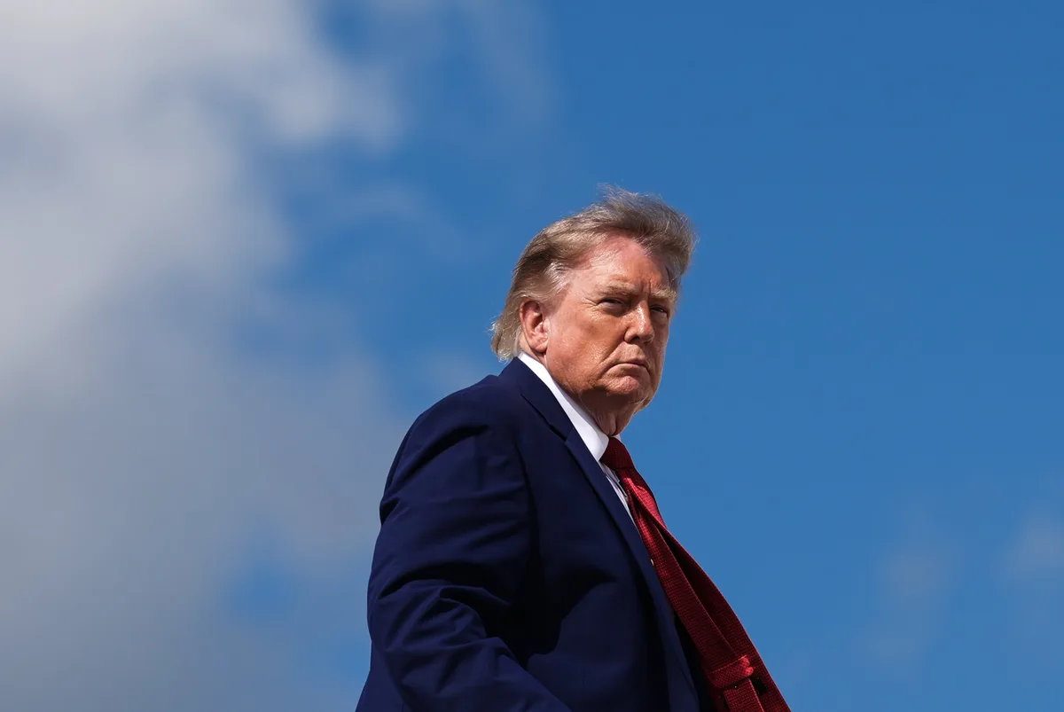Trump amenaza con bombardear Omán si obstaculiza un acuerdo con Irán por el estrecho de Ormuz