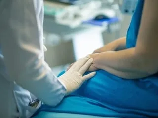 « On a bousillé sa vie » : sa femme a mis fin à ses jours à cause de la douleur provoquée par une bandelette urinaire