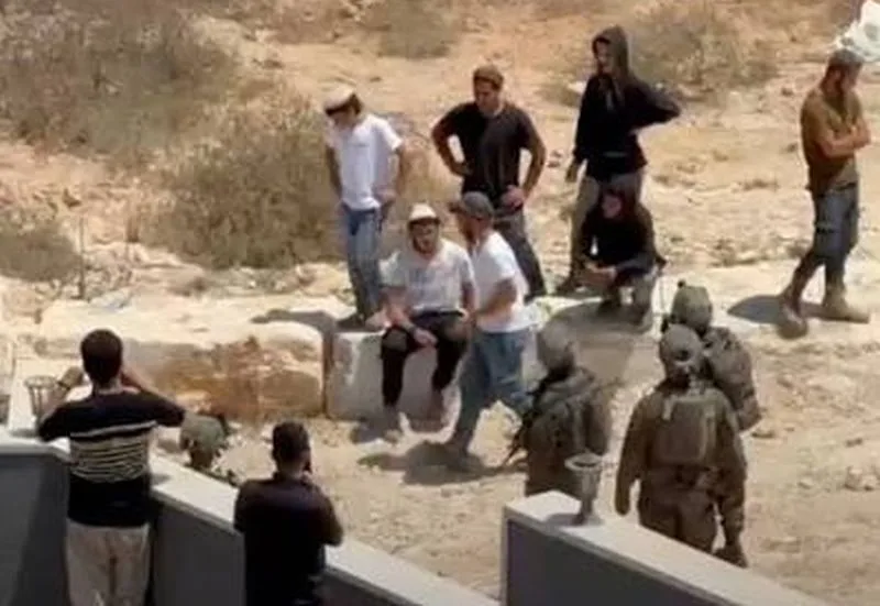 Colonos voltam a cercar famílias na Cisjordânia enquanto Israel amplia controle