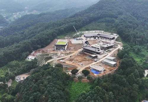 [현장in] 교원그룹 회장 저택 '쪼개기 공사'…양평 시골마을 4년째 '몸살'