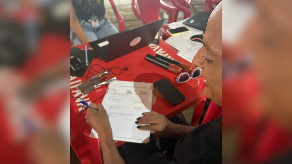 'Grito de liberdade', diz servidora de RO após conseguir mudar nome e gênero na certidão