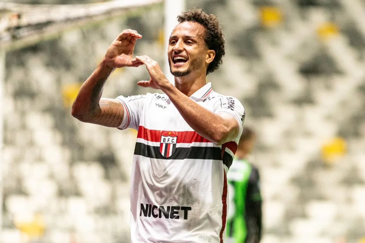 Artilheiro do Botafogo-SP, Morelli mira fim da seca de gols: “Deve ser o sentimento do 9”