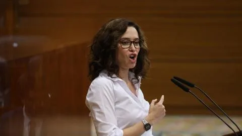 Ayuso reivindica su derecho a una residencia oficial: "Sánchez, eres un farsante. Ese aticazo no era para mí"