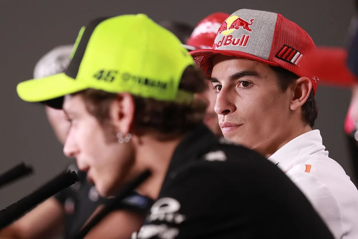 MotoGP - Márquez provoca Rossi sobre lançamento de novo livro: "Talvez eu leia quando me aposentar"