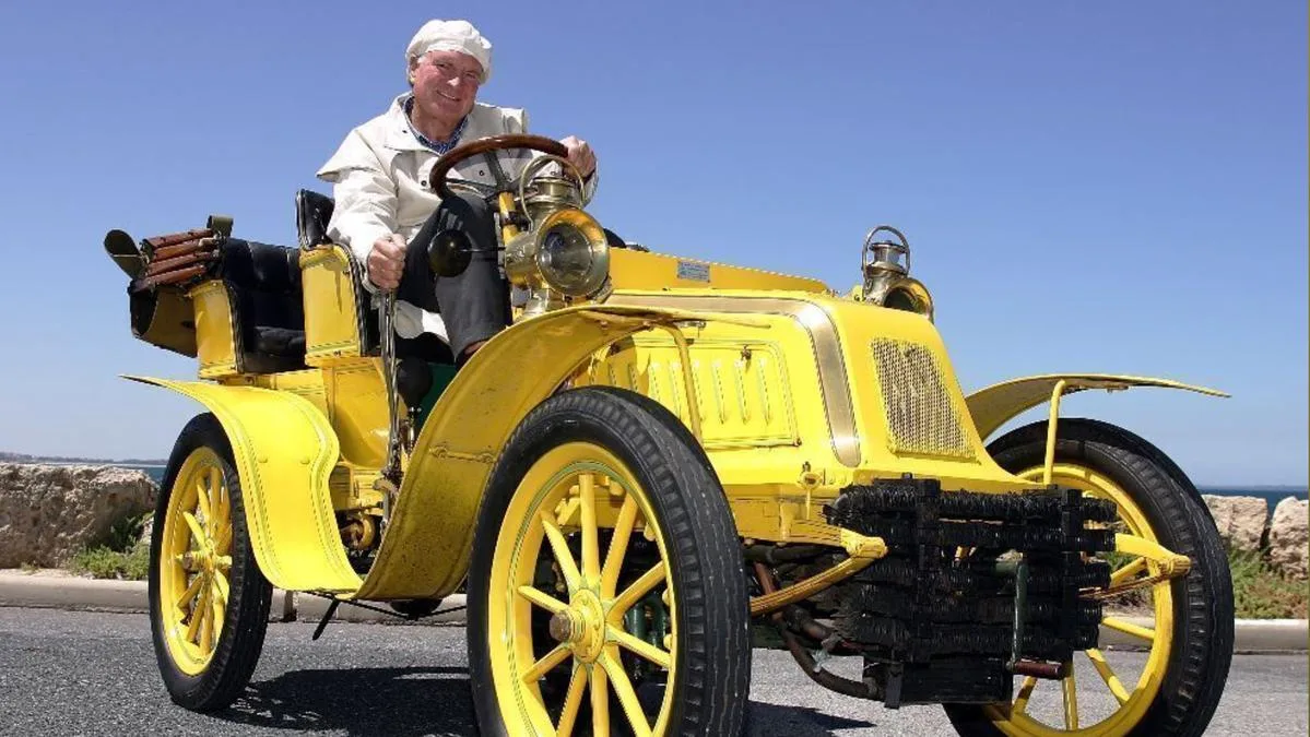 Multimillion-dollar car collection of WA mining entrepreneur and racing icon Peter Briggs hits auction