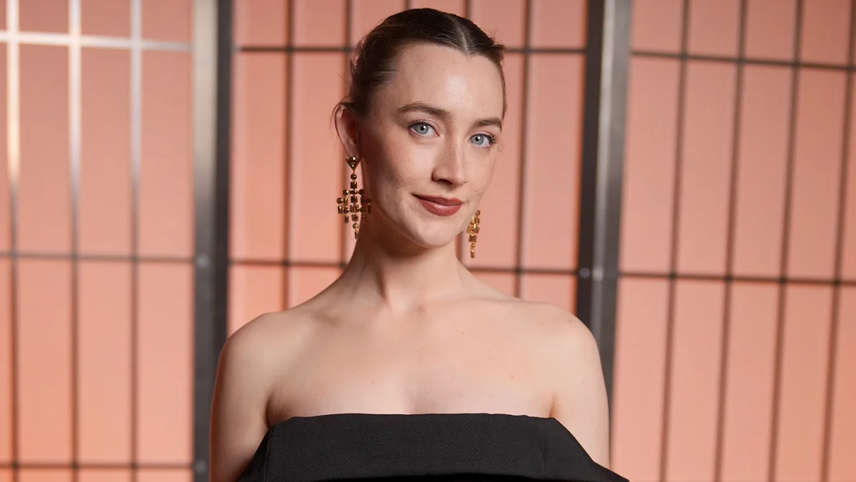 Saoirse Ronan Is “Dead Serious” About Playing A Bond Villain: “I Want To Go Dark”