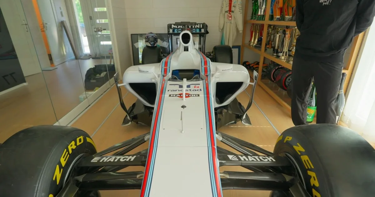 El piloto de F1 que guarda su auto en el living de su casa: "Construí mi hogar alrededor de él"