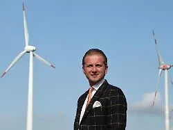 Fahndung läuft: Verurteilter Windkraft-Betrüger Hendrik Holt büxt auf Freigang aus
