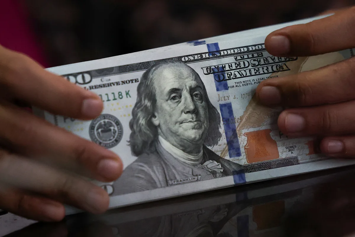 El Gobierno oficializó la flexibilización del crédito en dólares a empresas