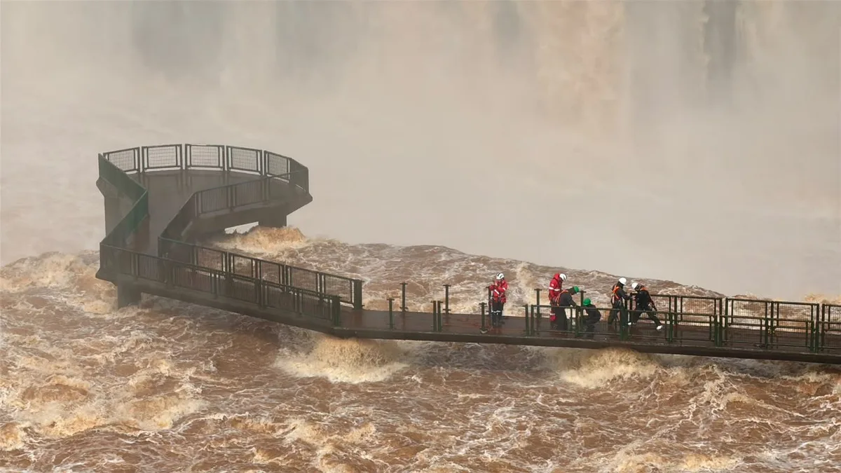 Cataratas do Iguaçu atingem vazão de 15,6 milhões de litros por segundo; recorde histórico é quase três vezes maior
