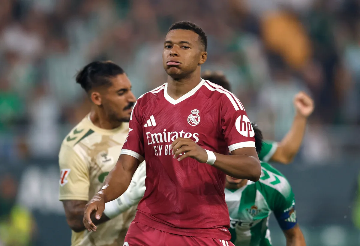 Mbappé se irrita com pergunta sobre bi do PSG depois de sua saída: "Falar de mim vende muito"