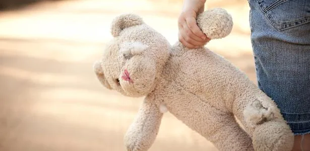 Irmãs de 4 anos e 11 meses somem nos EUA; polícia suspeita de babá