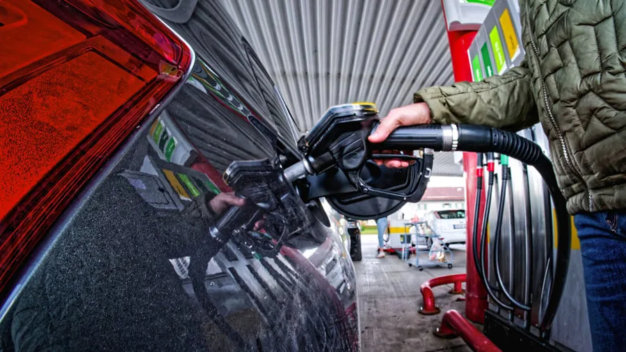 Spritpreise: Warum trotz Rekordpreisen an der Zapfsäule mehr Autos zugelassen werden