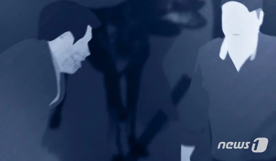 “화장실 문 왜 열어”…동료 목 찌른 20대 외국인, 징역 3년