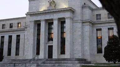 US-Notenbank erhöht Leitzins erstmals seit 2023