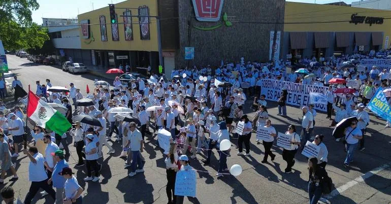 México. Milhares protestam contra violência em Sinaloa