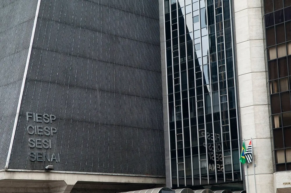 Indústria critica fim da 6×1; CNI prevê alta de 6,2% nos preços e Fiesp fala em ‘PEC Boca de Urna’