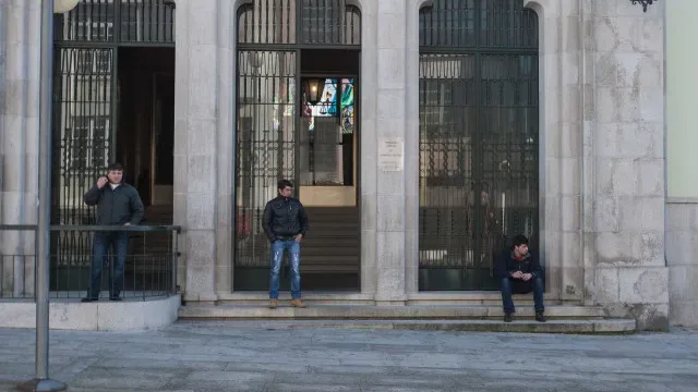 Governo quer acelerar justiça administrativa. Oposição alerta para riscos