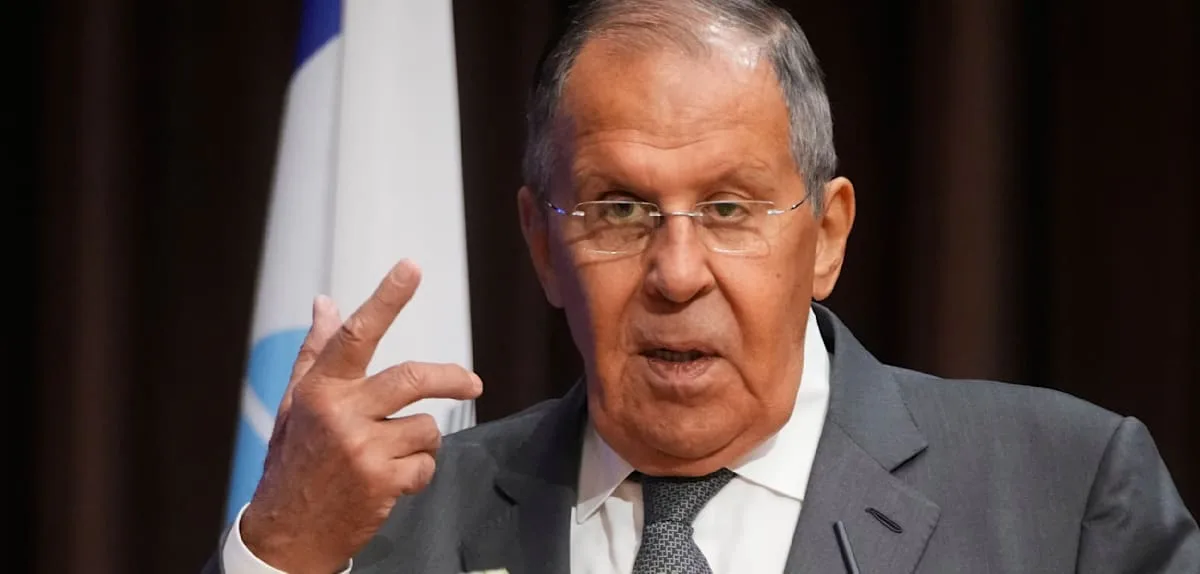 „Es wäre ein völlig anderer und sehr kurzer Krieg“, sagt Russlands Außenminister Lawrow