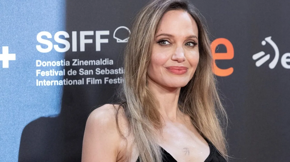 Angelina Jolie, actriz de 51 años: “Mis hijos pueden comerse una bolsa de grillos como si fueran papas fritas”