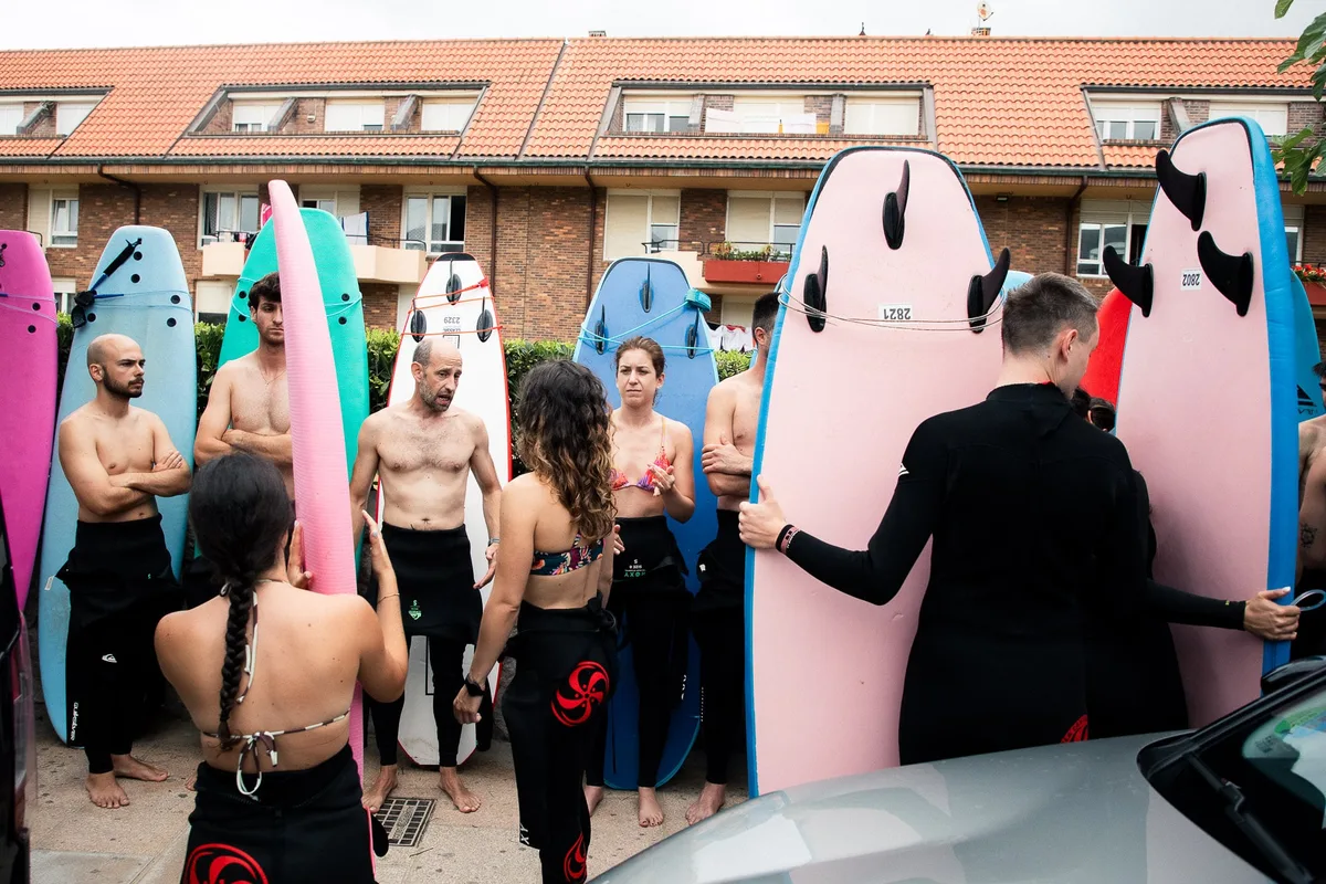 El proyecto de una piscina de olas en una zona surfera de Cantabria divide a los vecinos: “Fomenta un modelo turístico que no mola nada”