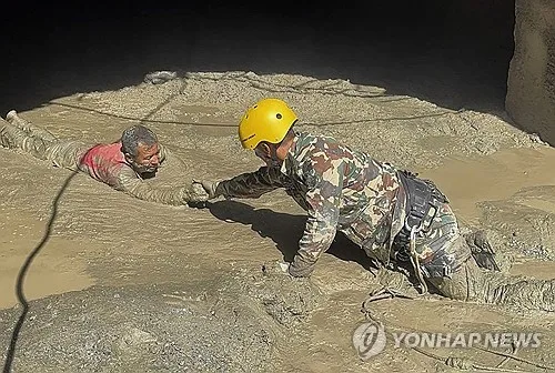 대홍수 사망자 750명으로…네팔·中, 3천명 실종자 구조 '사력'