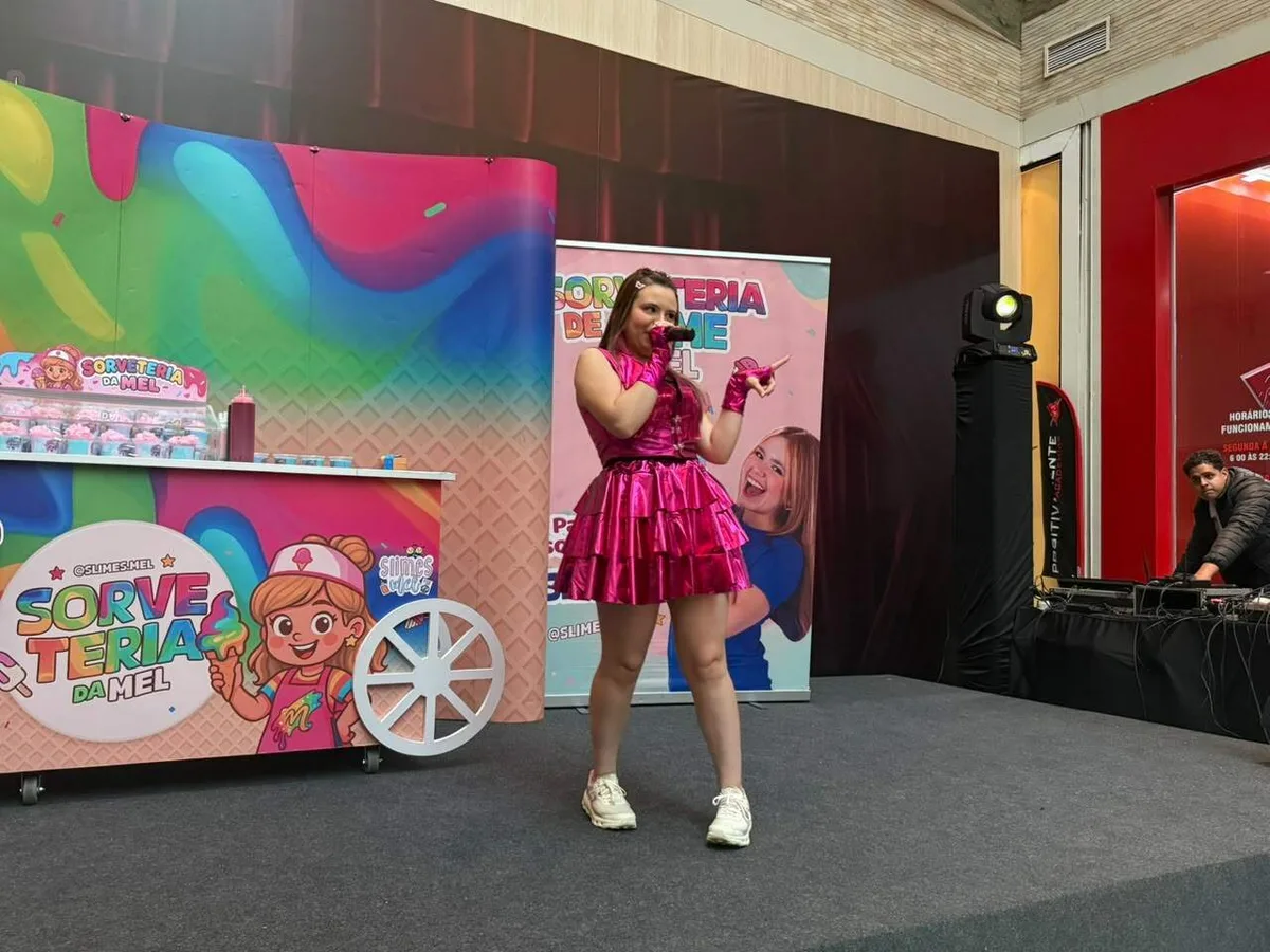 Crianças choram por Mel Slime e lotam corredores de shopping
