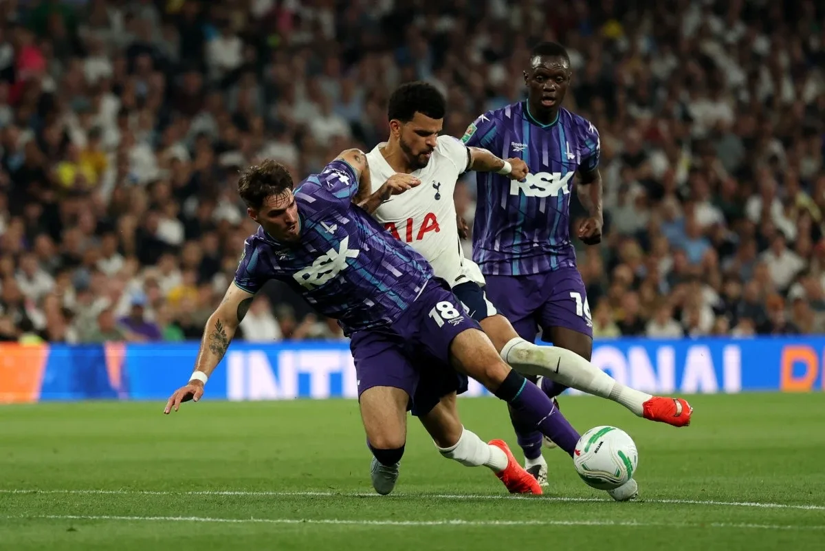 Veja fotos do duelo entre Tottenham e Charlton pela Copa da Liga Inglesa