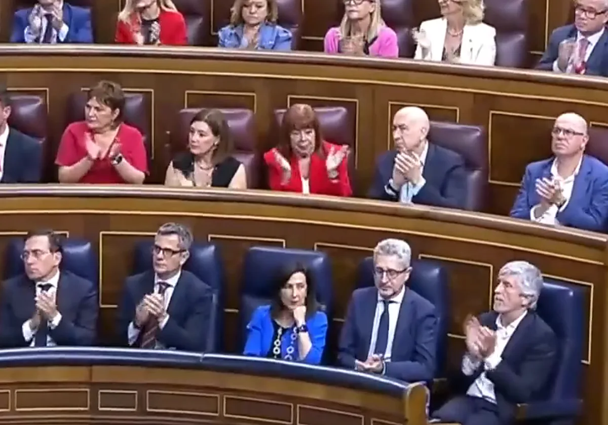 Rufián dice a Sánchez que tiene «un problemón importante» porque Robles «no le ha aplaudido»