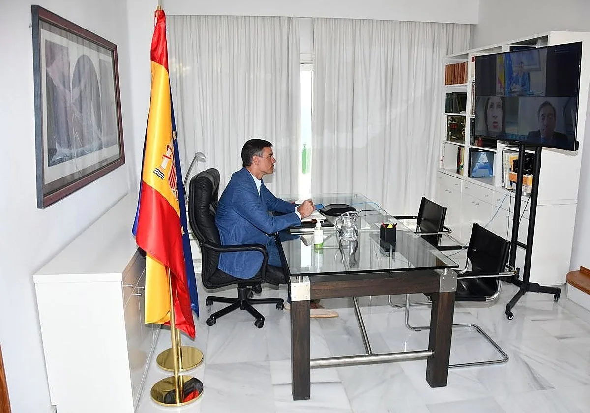 Sánchez se va de Lanzarote justo cuando vuelven a llegar cayucos y sin citar a Clavijo como hacía cada año