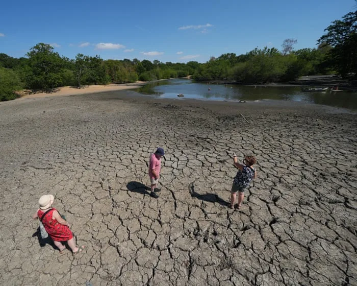 Cross-party talks needed to tackle climate crisis, say Lib Dems