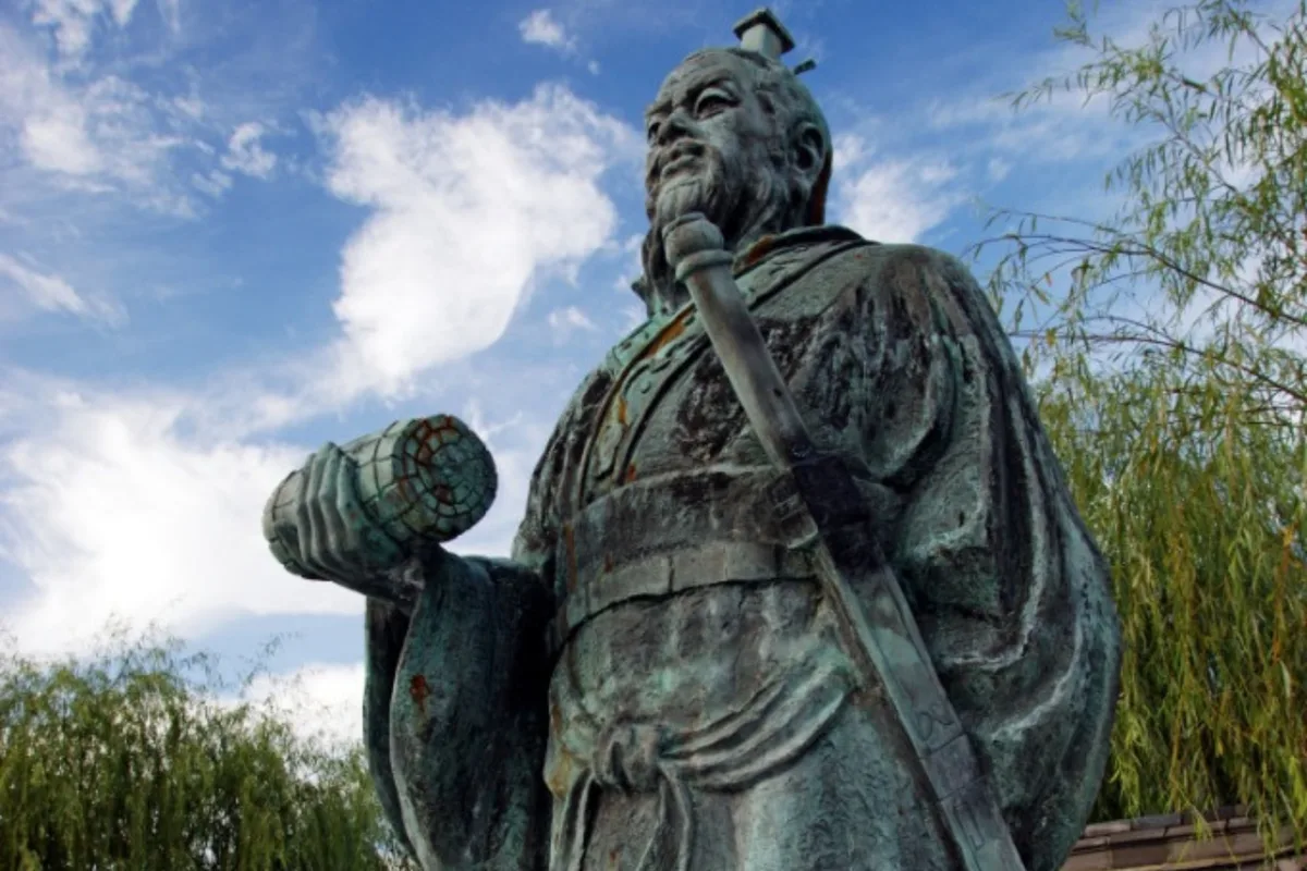 Sun Tzu, filósofo chino: “Aparenta ser débil cuando sos fuerte y fuerte cuando sos débil”