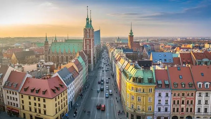 Quer fazer uma escapadinha barata na Europa? Estas são as cidades onde o dinheiro rende mais