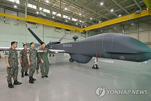 합참의장, 중고도 정찰무인기 점검…미사일사격대도 방문