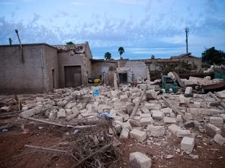 « On a vu la mort arriver » : une double trombe marine frappe la Sicile et détruit une école, faisant plusieurs blessés