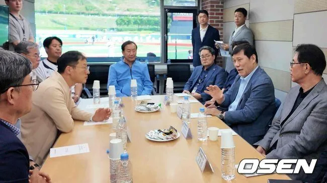 최초 시민구단 시즌2 어떻게 될까...허구연 KBO 총재-김상욱 울산시장 만나다. 김시진·이만수·윤학길 등 레전드도 모였다