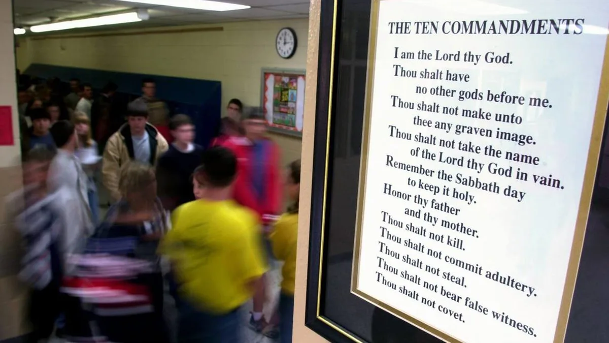 Familias de Texas piden frenar la exhibición obligatoria de los Diez Mandamientos en escuelas ante la Corte Suprema