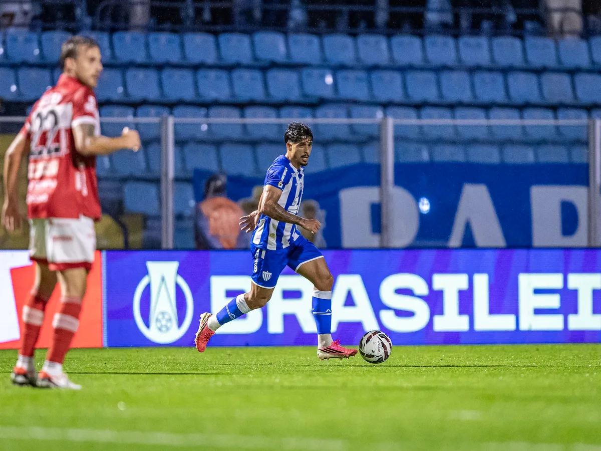 Daniel Penha deve desfalcar o Avaí contra o Sport