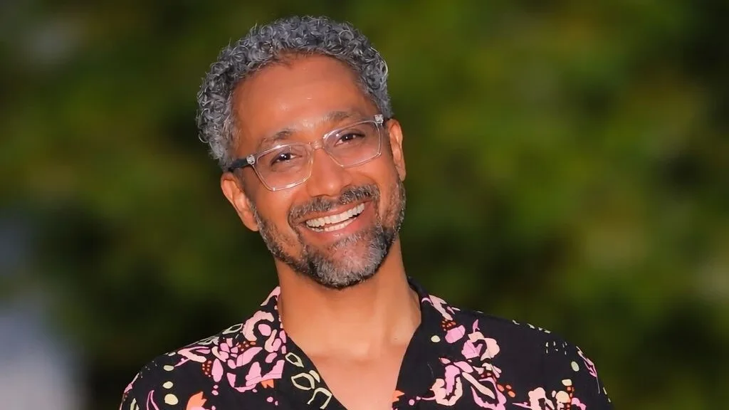 Humorista volta à Bahia com espetáculo solo antes de estreia no cinema