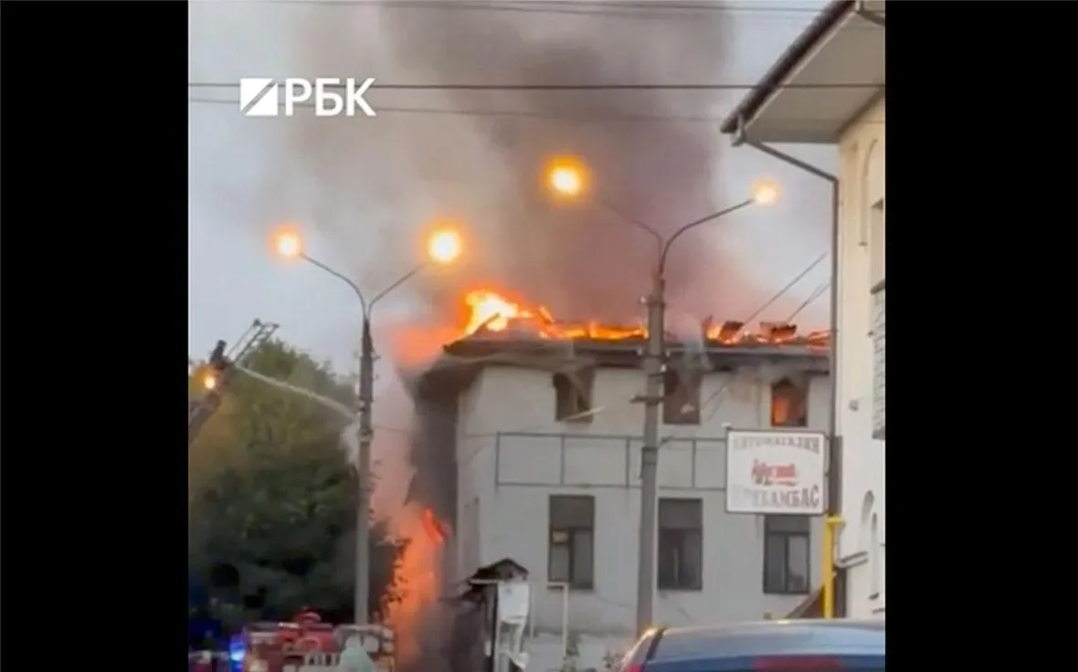 Из горящего дома в Серпухове эвакуировали 50 человек. Видео