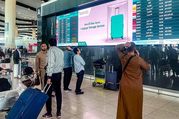 Rebeldes hutis atacam aeroporto na Arábia Saudita e deixam três mortos