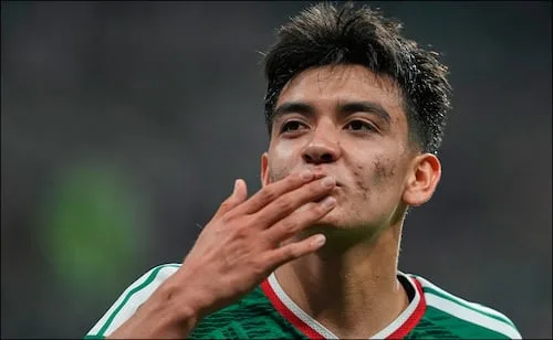La Selección Mexicana tiene nuevo 10; Gil Mora recibe la responsabilidad