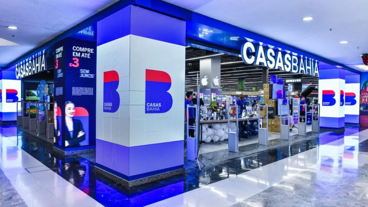 Casas Bahia realiza leilões com queima de estoque após fechar lojas
