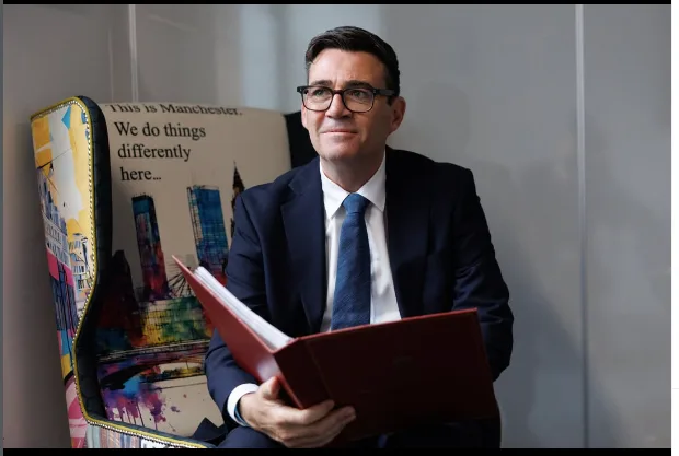 Tal como em Manchester, Burnham defende a descentralização do poder no Reino Unido e uma maior intervenção em serviços públicos.
